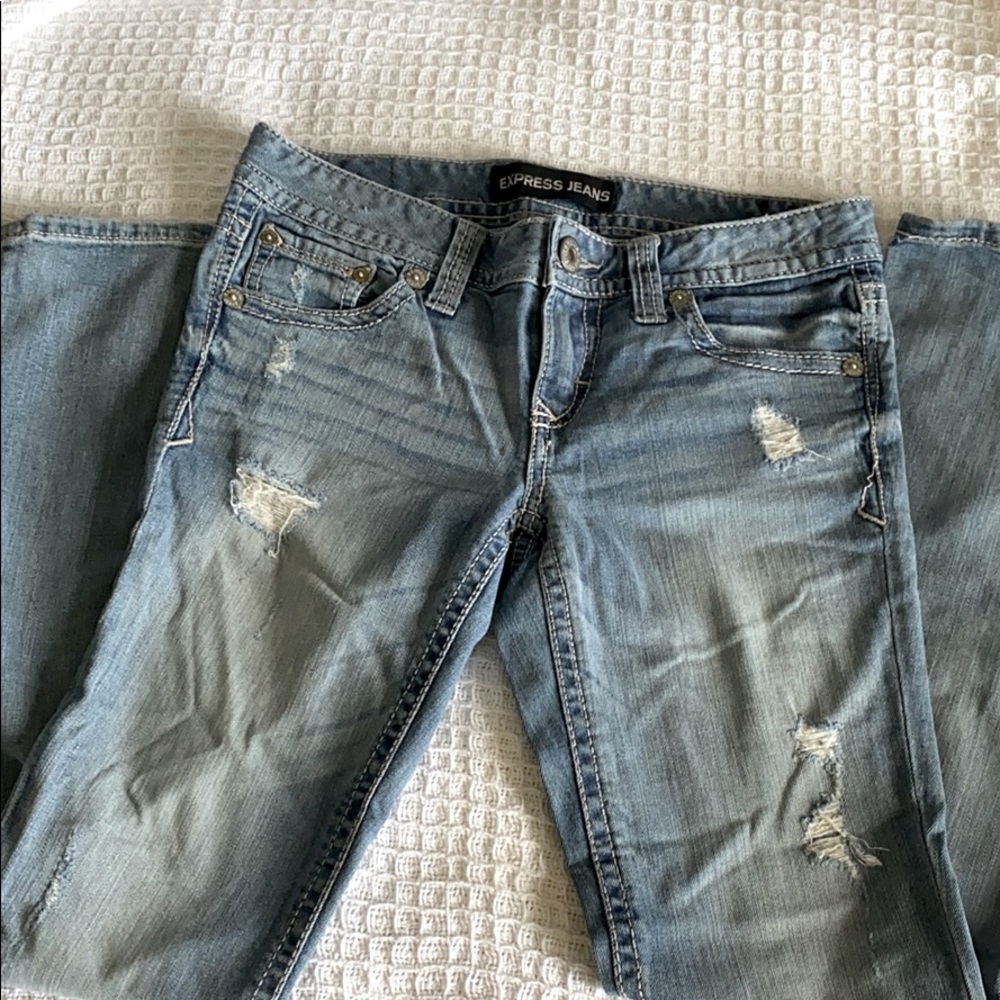 EXPRESS Jeans in Stella fit. Distressed. Size 0S
